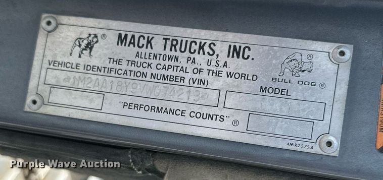 image for item NI9791 1997 Mack CH613  semi truck