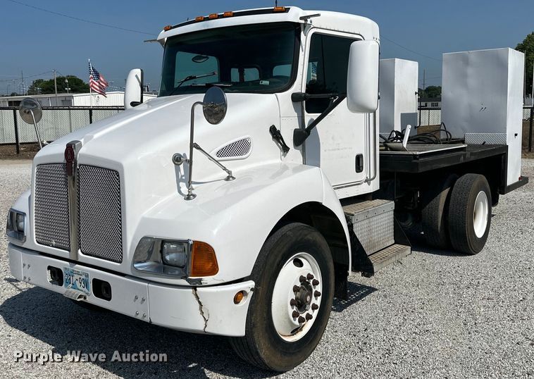 image for item NI9793 2005 Kenworth T300  fuel / lube truck