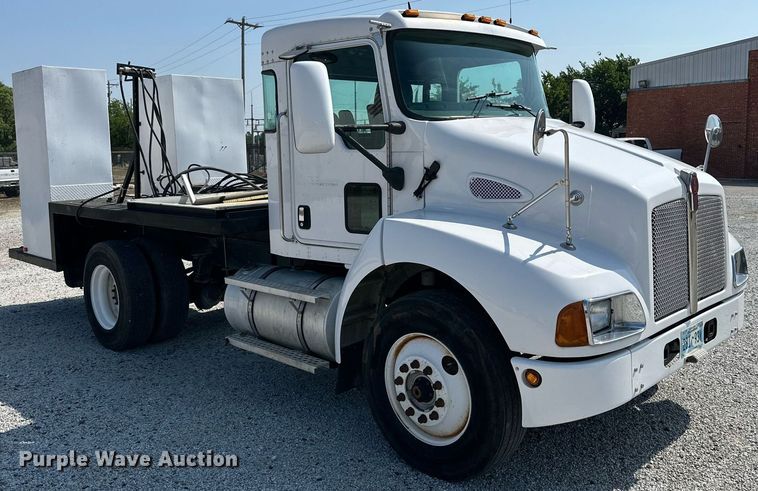 image for item NI9793 2005 Kenworth T300  fuel / lube truck