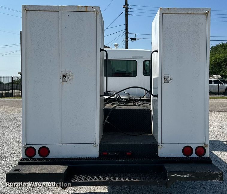 image for item NI9793 2005 Kenworth T300  fuel / lube truck