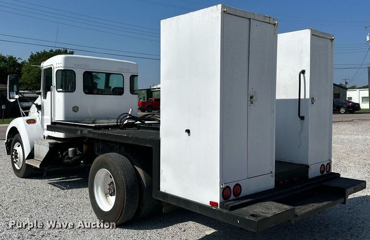 image for item NI9793 2005 Kenworth T300  fuel / lube truck