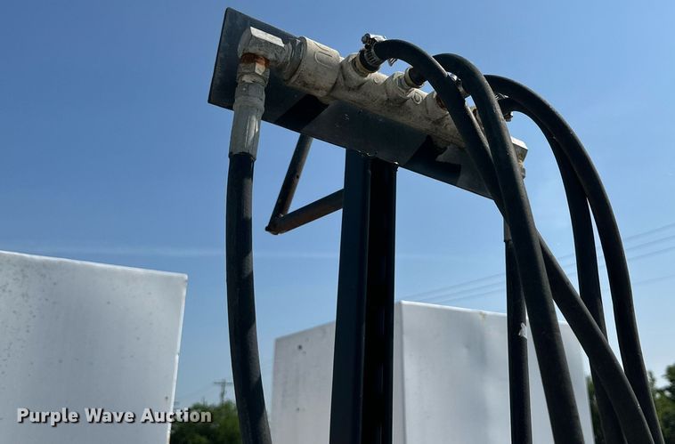 image for item NI9793 2005 Kenworth T300  fuel / lube truck