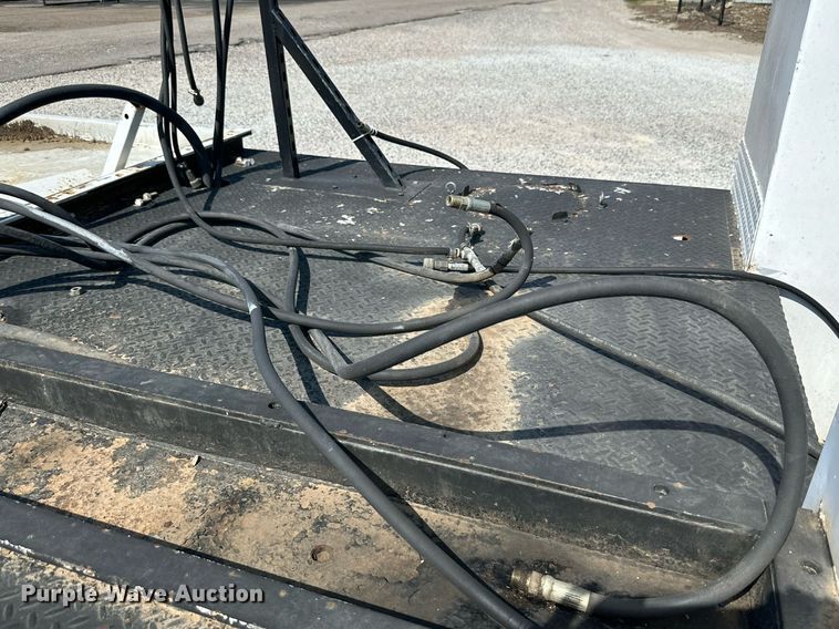 image for item NI9793 2005 Kenworth T300  fuel / lube truck