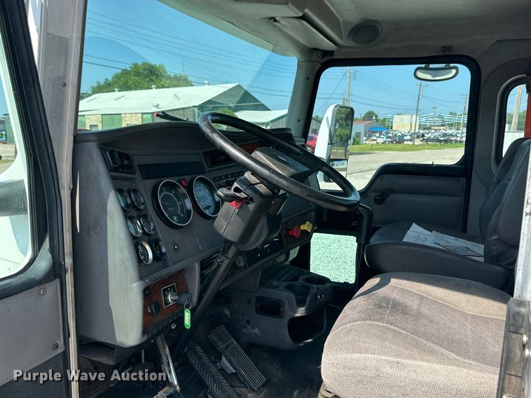 image for item NI9793 2005 Kenworth T300  fuel / lube truck