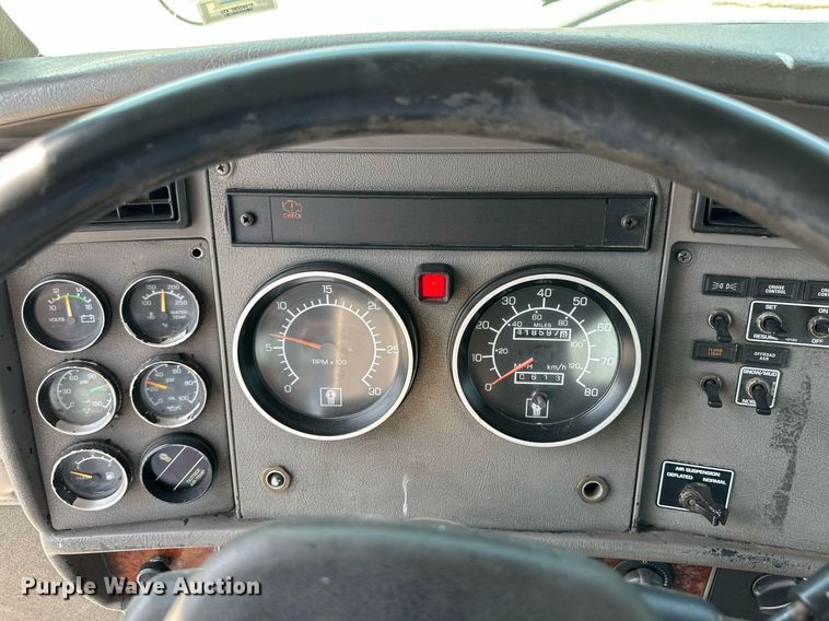 image for item NI9793 2005 Kenworth T300  fuel / lube truck