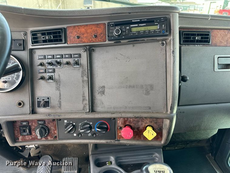 image for item NI9793 2005 Kenworth T300  fuel / lube truck