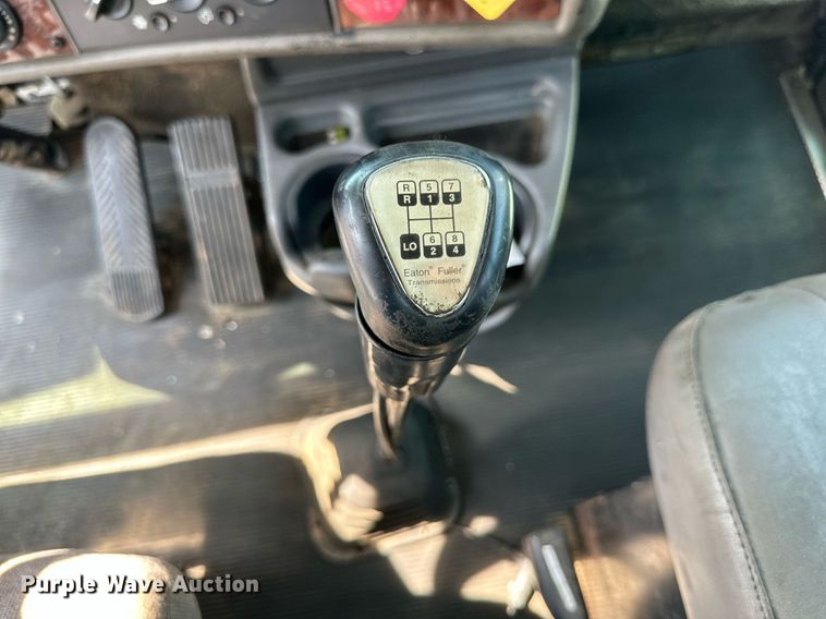 image for item NI9793 2005 Kenworth T300  fuel / lube truck