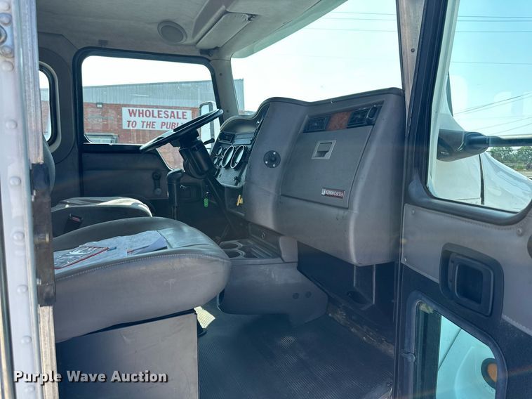 image for item NI9793 2005 Kenworth T300  fuel / lube truck