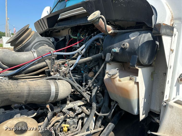 image for item NI9793 2005 Kenworth T300  fuel / lube truck