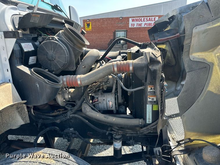 image for item NI9793 2005 Kenworth T300  fuel / lube truck