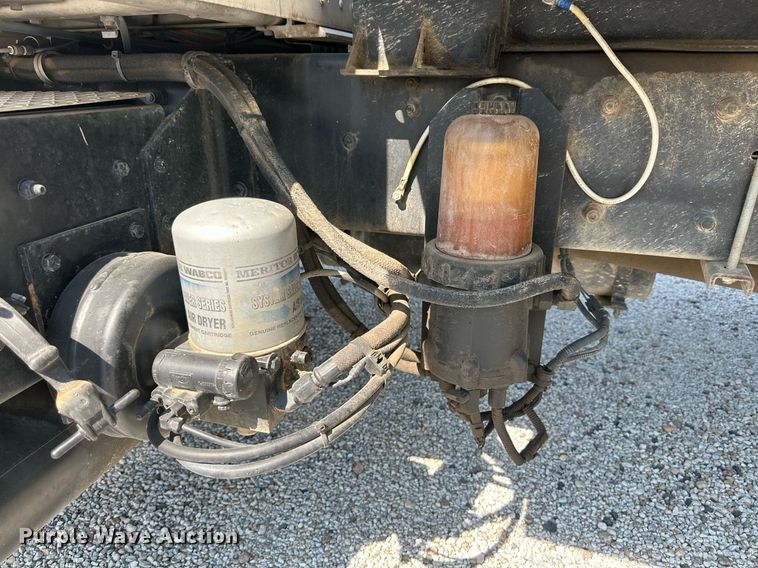 image for item NI9793 2005 Kenworth T300  fuel / lube truck