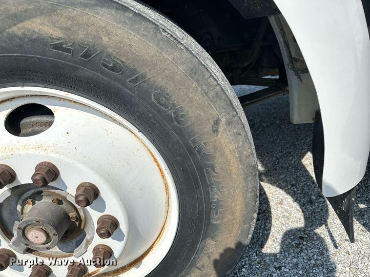 image for item NI9793 2005 Kenworth T300  fuel / lube truck