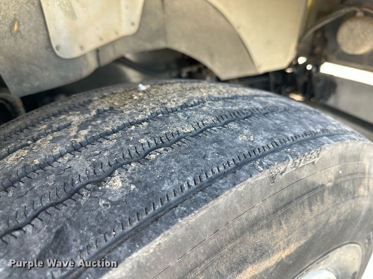 image for item NI9793 2005 Kenworth T300  fuel / lube truck