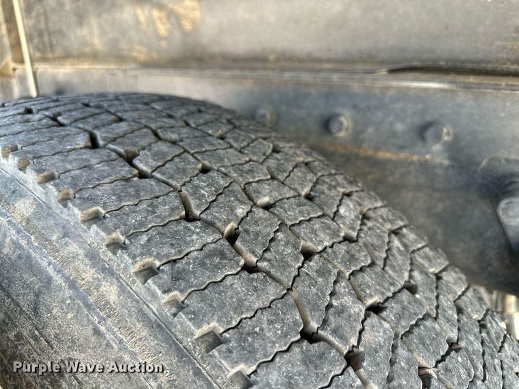 image for item NI9793 2005 Kenworth T300  fuel / lube truck