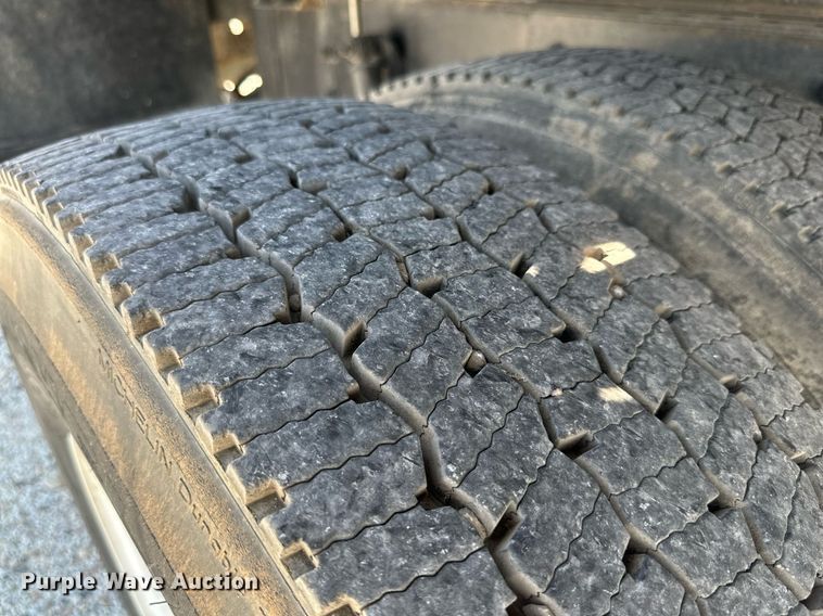 image for item NI9793 2005 Kenworth T300  fuel / lube truck