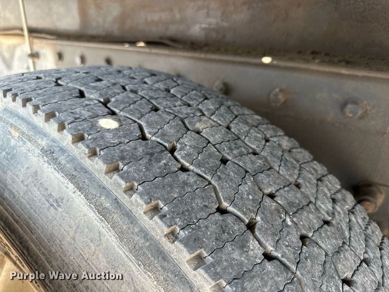 image for item NI9793 2005 Kenworth T300  fuel / lube truck