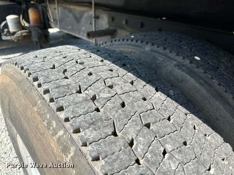 image for item NI9793 2005 Kenworth T300  fuel / lube truck