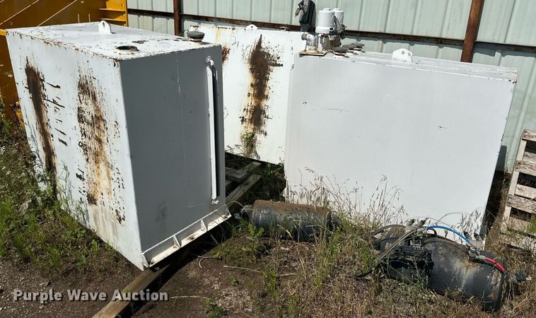 image for item NI9793 2005 Kenworth T300  fuel / lube truck