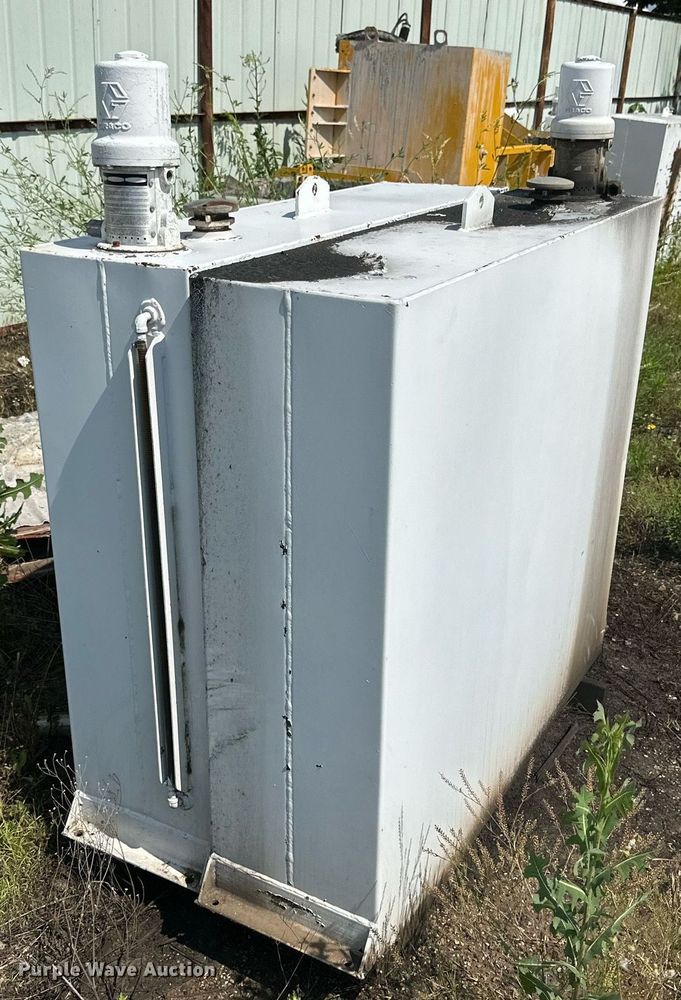 image for item NI9793 2005 Kenworth T300  fuel / lube truck