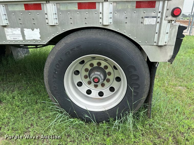 image for item NP9726 2016 Merritt Gold Line  livestock trailer