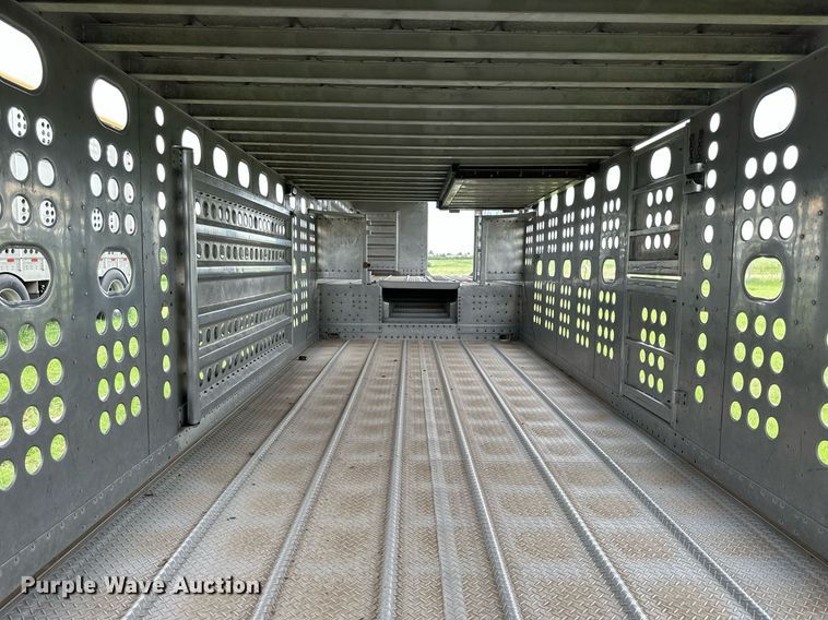 image for item NP9727 2016 Merritt Gold Line  livestock trailer