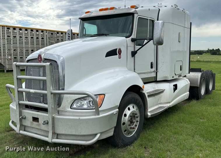 image for item NP9728 2012 Kenworth T660  semi truck