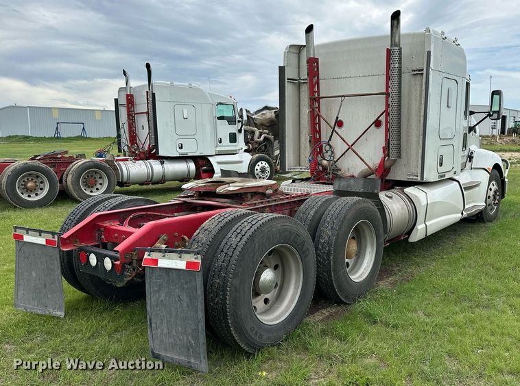 image for item NP9728 2012 Kenworth T660  semi truck