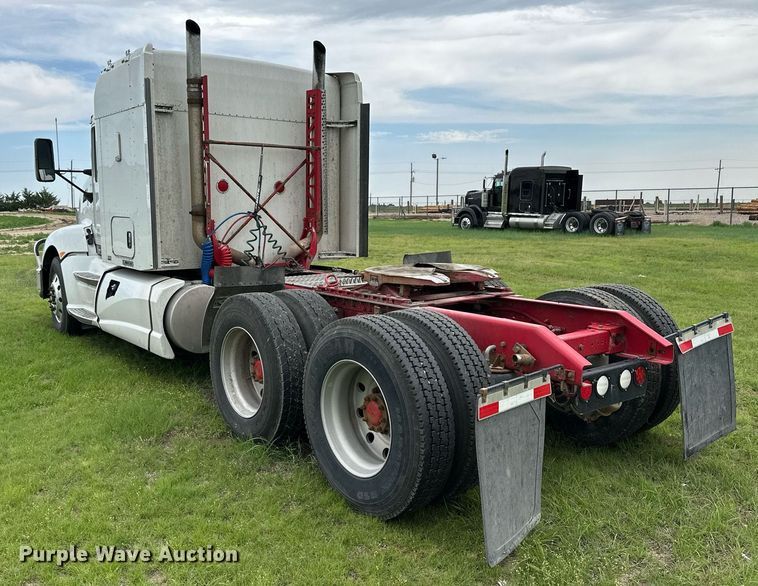 image for item NP9728 2012 Kenworth T660  semi truck