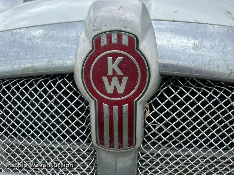 image for item NP9728 2012 Kenworth T660  semi truck