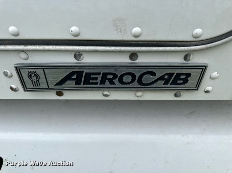 image for item NP9728 2012 Kenworth T660  semi truck