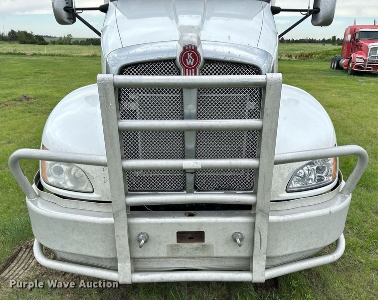 image for item NP9728 2012 Kenworth T660  semi truck