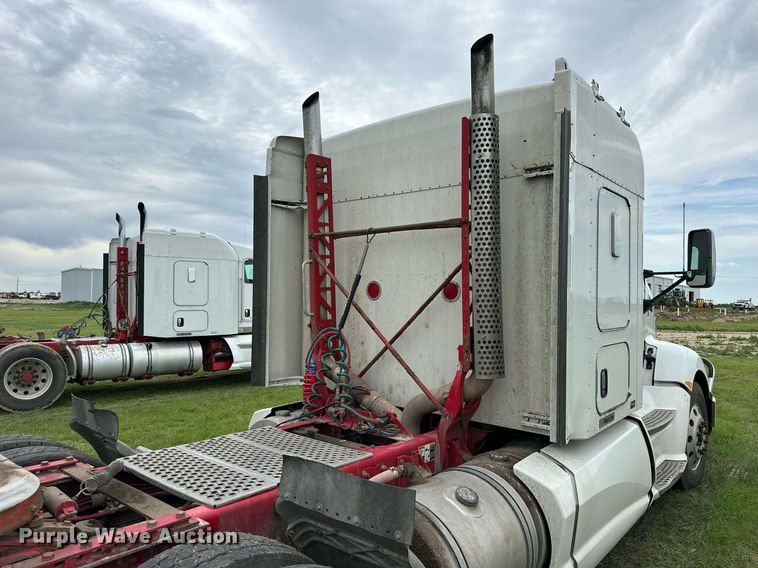 image for item NP9728 2012 Kenworth T660  semi truck