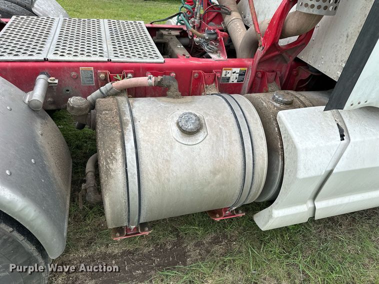 image for item NP9728 2012 Kenworth T660  semi truck