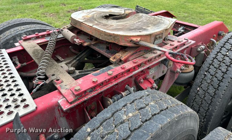 image for item NP9728 2012 Kenworth T660  semi truck