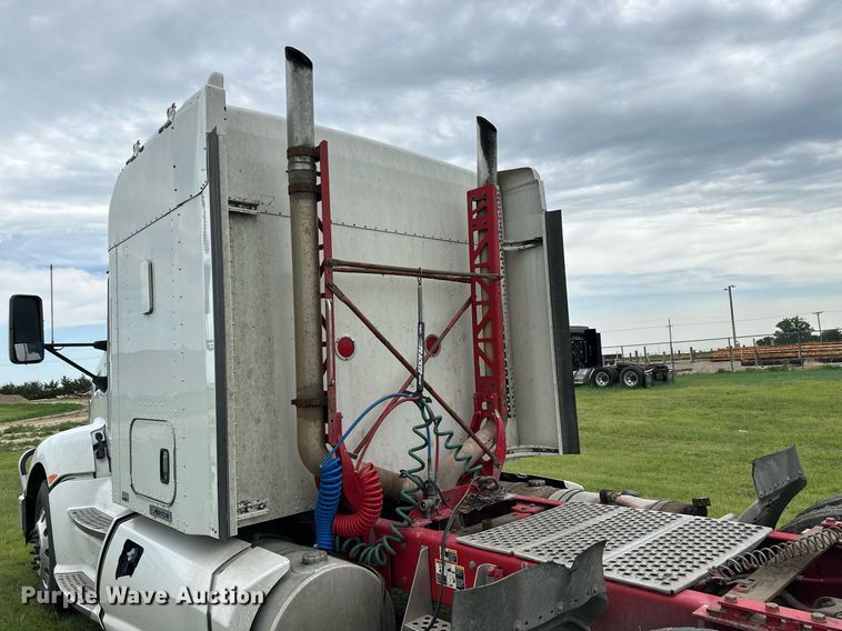 image for item NP9728 2012 Kenworth T660  semi truck