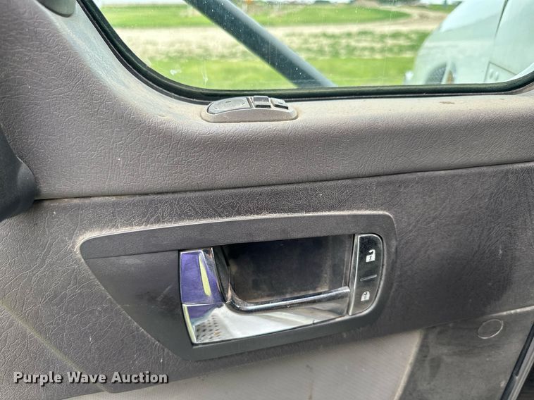 image for item NP9728 2012 Kenworth T660  semi truck