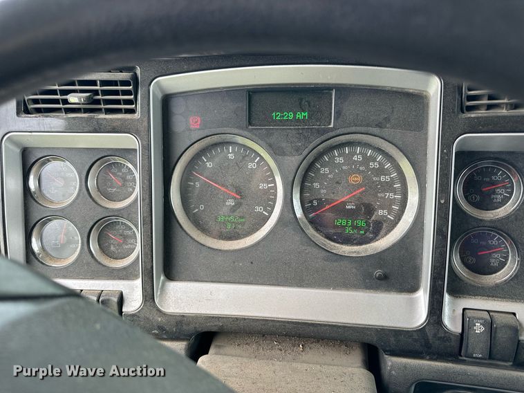 image for item NP9728 2012 Kenworth T660  semi truck