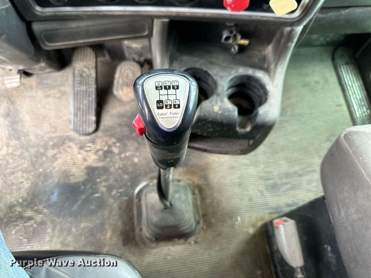 image for item NP9728 2012 Kenworth T660  semi truck