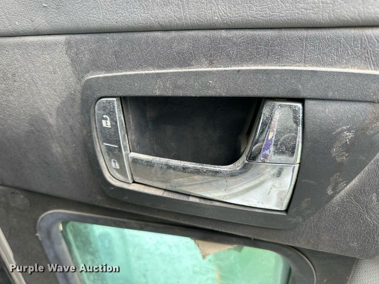 image for item NP9728 2012 Kenworth T660  semi truck