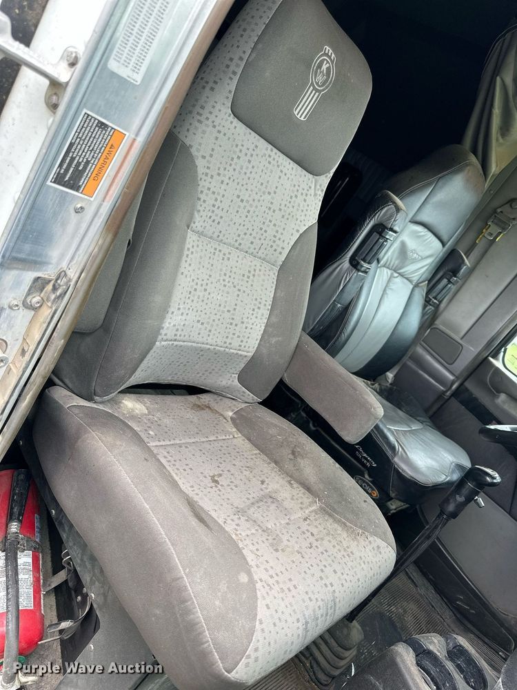 image for item NP9728 2012 Kenworth T660  semi truck