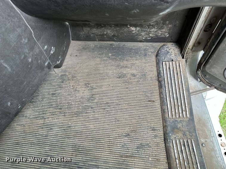 image for item NP9728 2012 Kenworth T660  semi truck