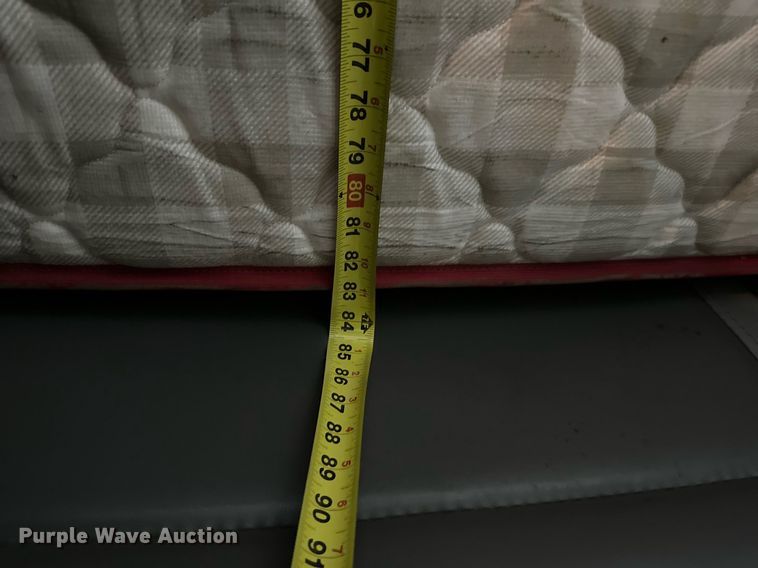 image for item NP9728 2012 Kenworth T660  semi truck