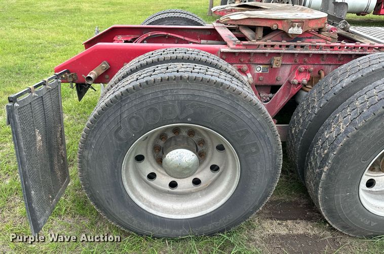 image for item NP9728 2012 Kenworth T660  semi truck