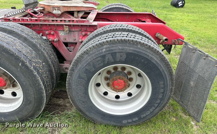 image for item NP9728 2012 Kenworth T660  semi truck