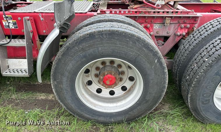 image for item NP9728 2012 Kenworth T660  semi truck