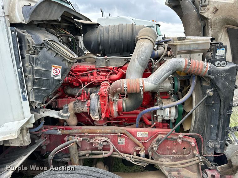 image for item NP9728 2012 Kenworth T660  semi truck