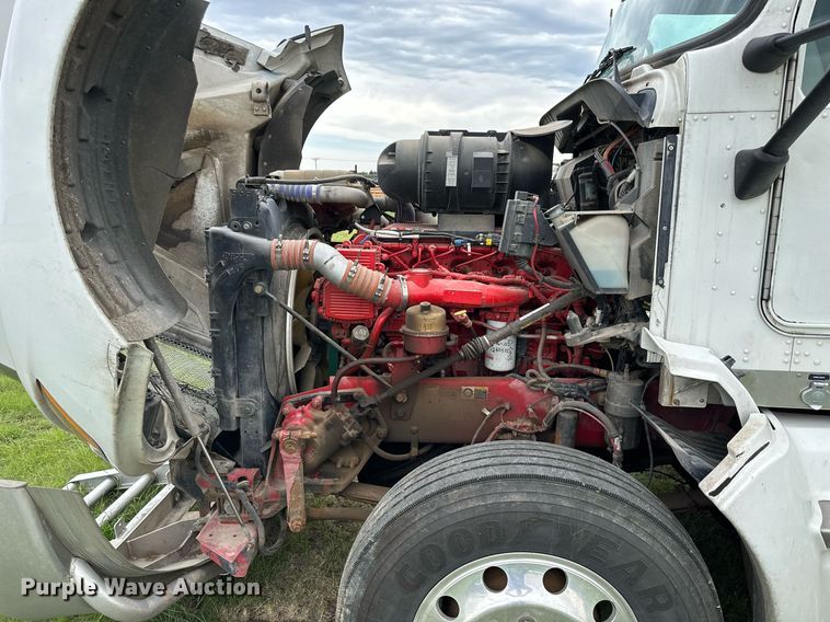 image for item NP9728 2012 Kenworth T660  semi truck