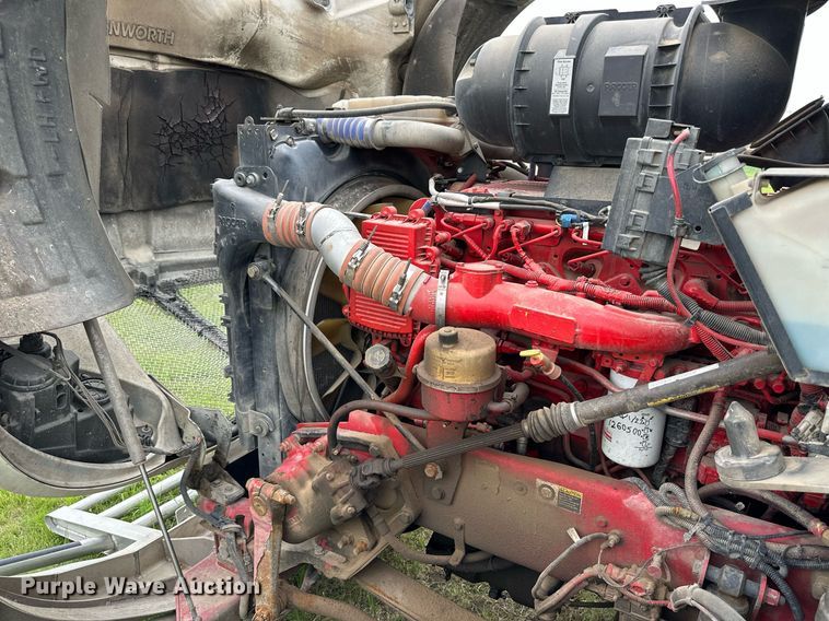 image for item NP9728 2012 Kenworth T660  semi truck