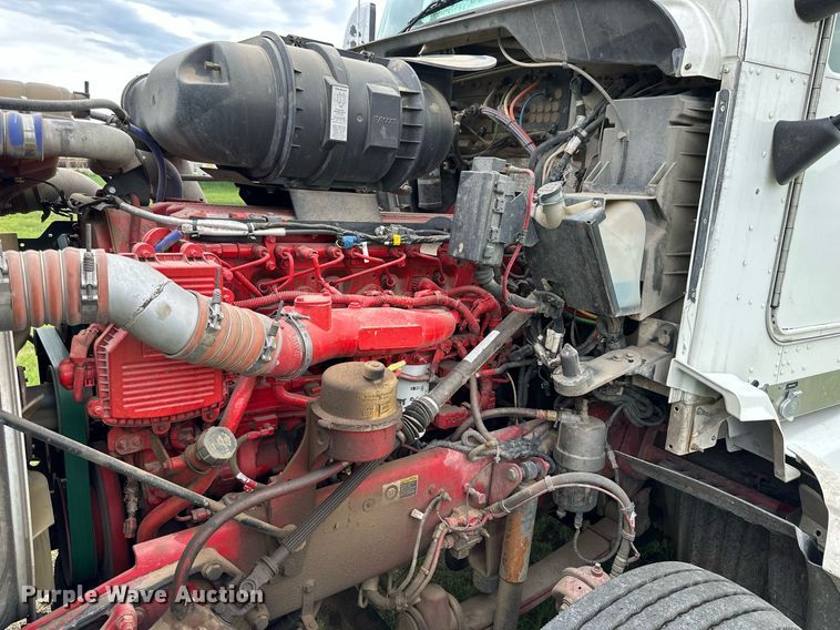 image for item NP9728 2012 Kenworth T660  semi truck