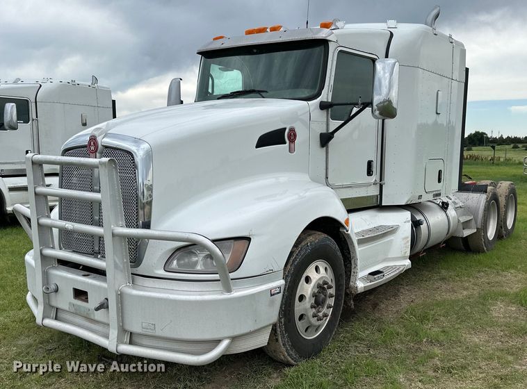 image for item NP9729 2012 Kenworth T660  semi truck